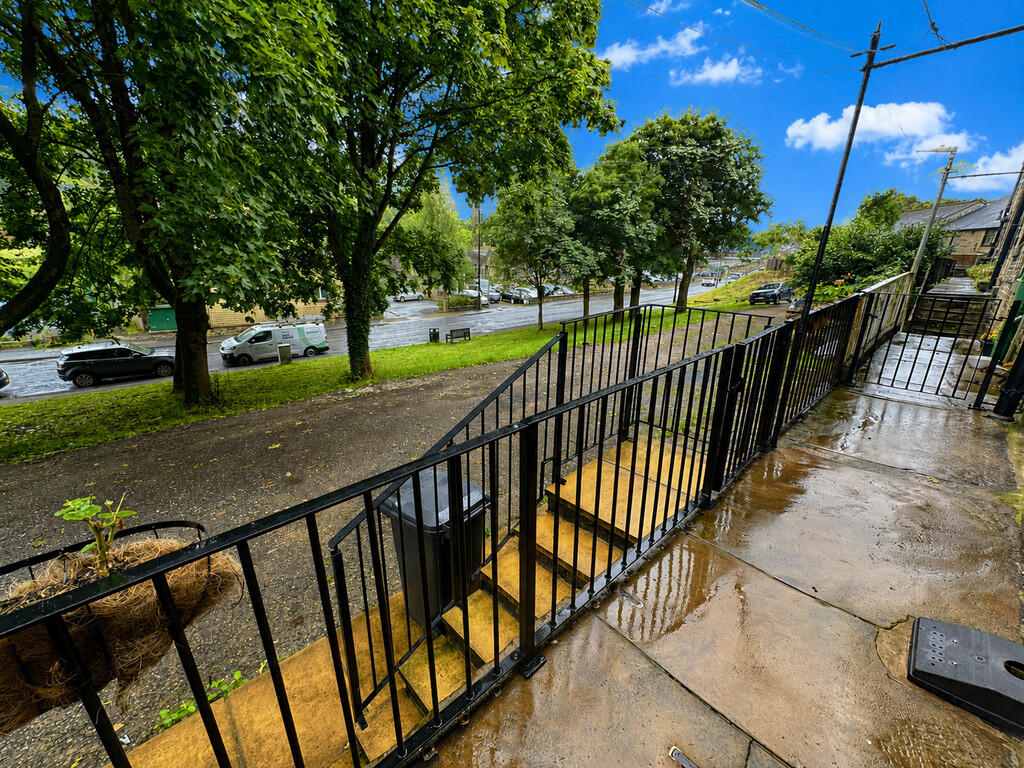 House in Calderdale, Todmorden - View 2