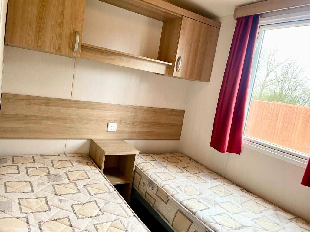 Loire Lodge, Manor House Holiday Park, Church Laneham, Nottinghamshire photo 5
