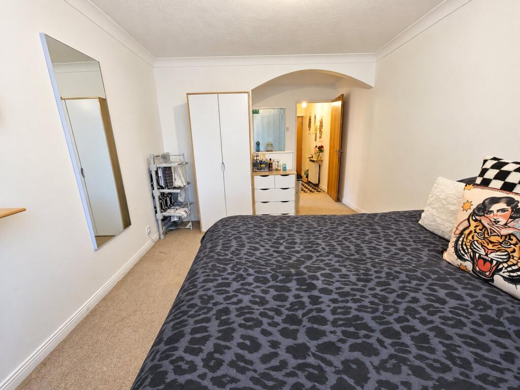 Apartment in Woking, Mount Hermon, Westfield - View 3