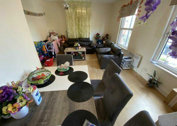 84B Staines Road, Hounslow, Middlesex, TW3 3LF photo 2
