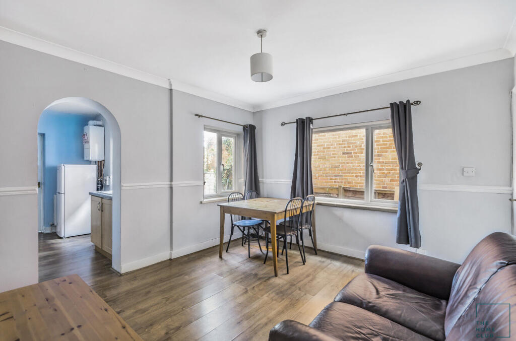 House in Guildford, Guildford Park - More