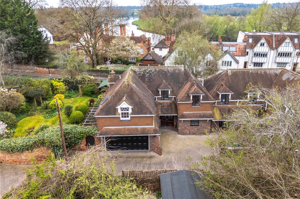 Main image of property: Wargrave Hill, Wargrave, Reading, Berkshire, RG10