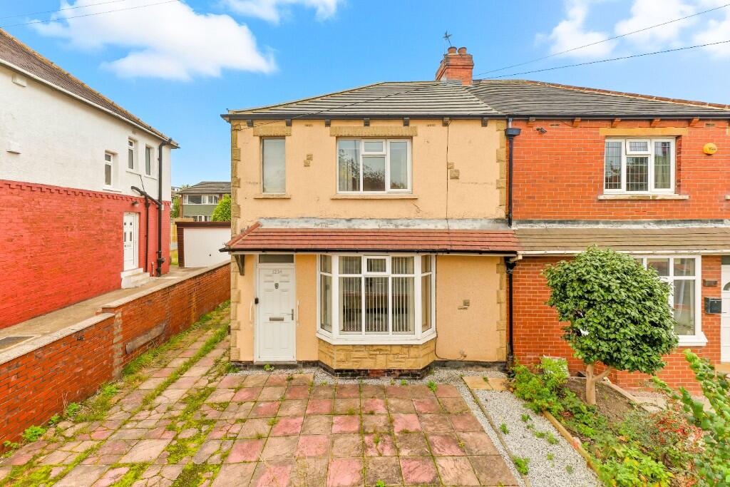 Main image of property: Dewsbury Road, WF3