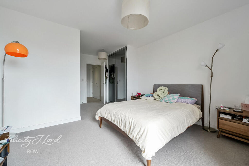 2-bed flat on St Pauls Way, LONDON, £650,000