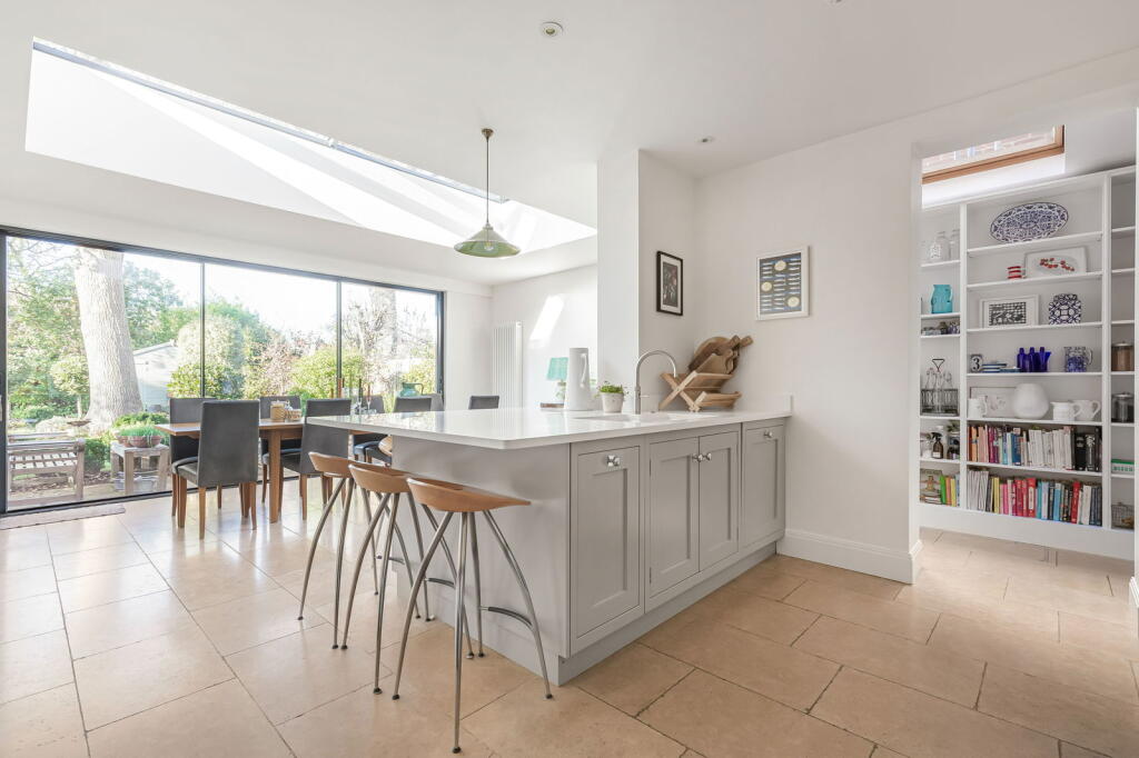 Main image of property: West Temple Sheen, London, SW14 7AP