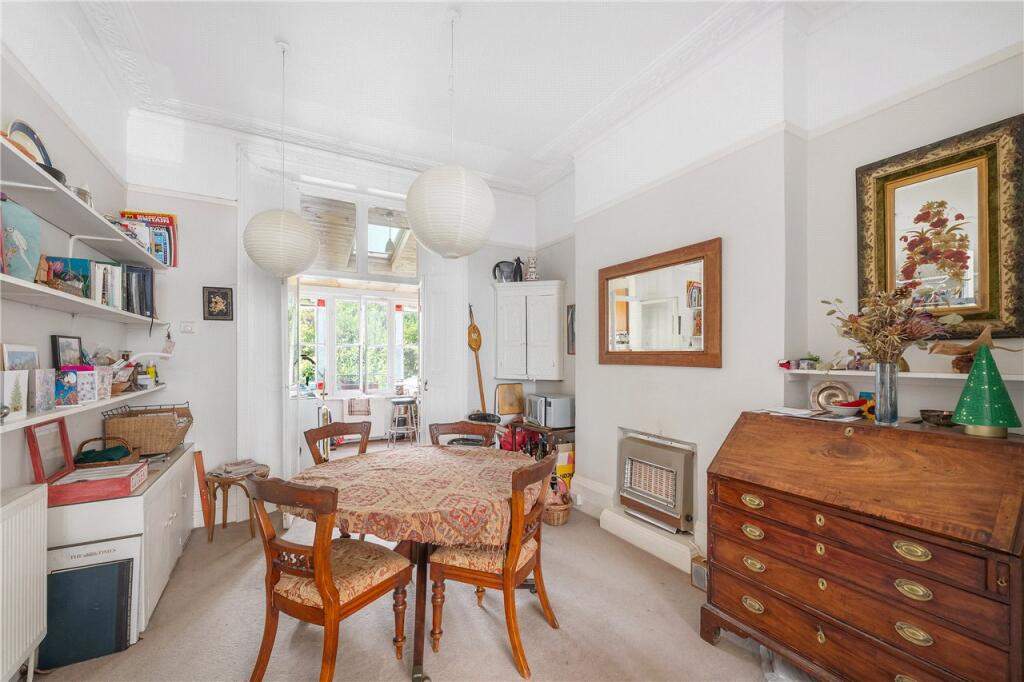 Apartment in London - More