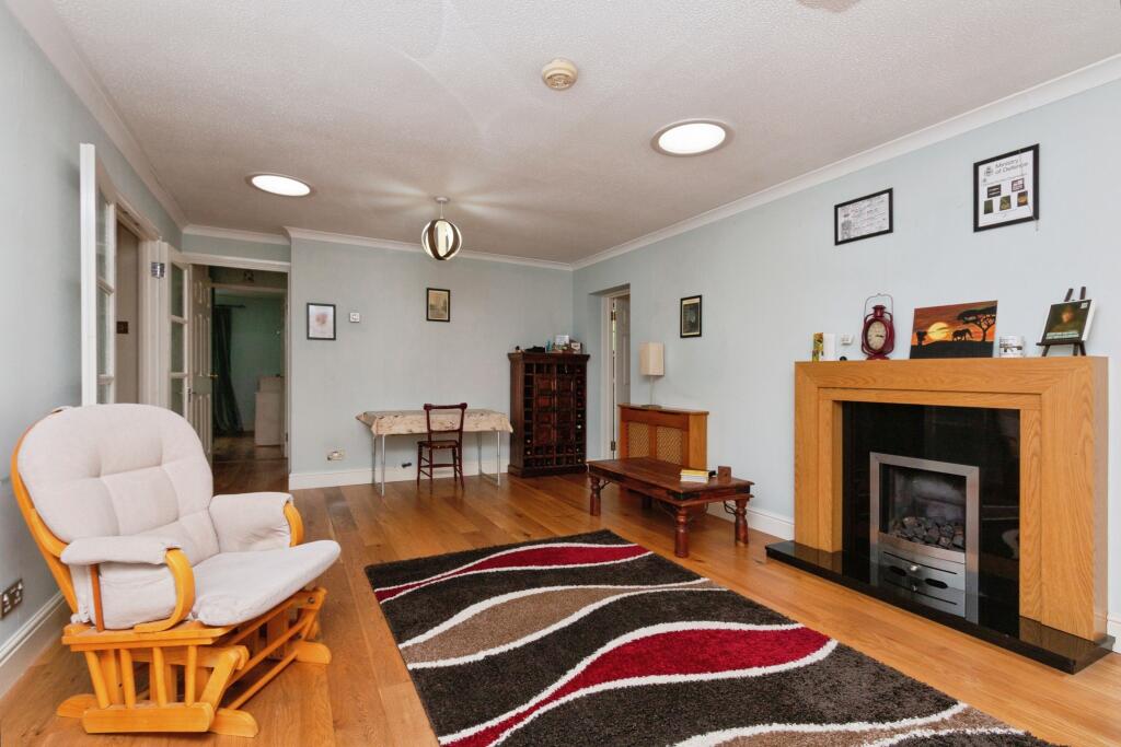 House in Surrey Heath, Lightwater, Windlesham - View 4