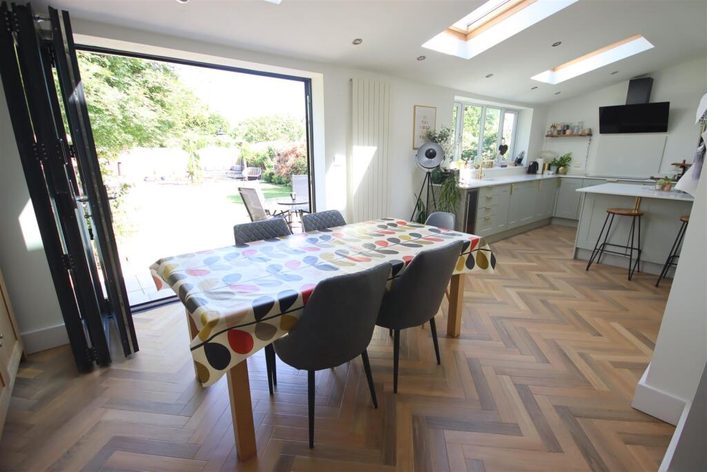 Hardenhuish Avenue, Chippenham photo 4