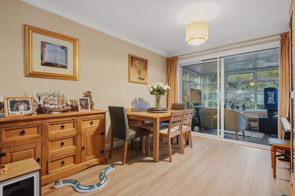 8 Grigor Drive, Edinburgh, EH4 2PJ photo 3