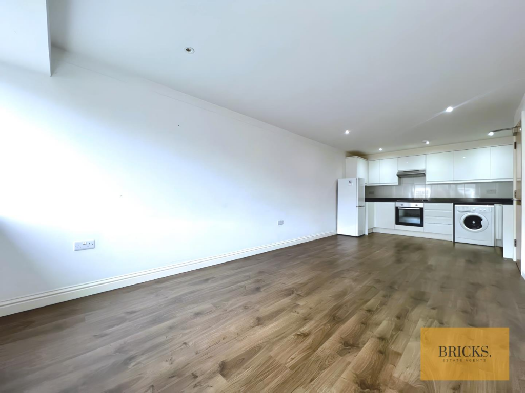 Main image of property: Flat 14, 74a High Street, Watford