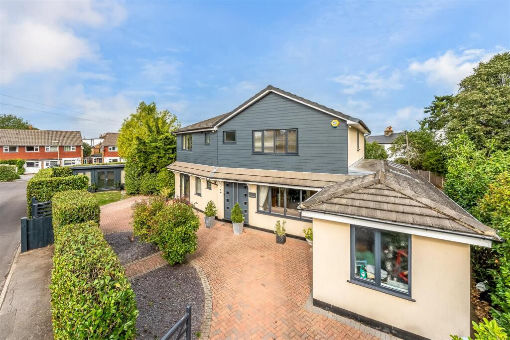 Main image of property: VIRGINIA CLOSE, ASHTEAD, KT21