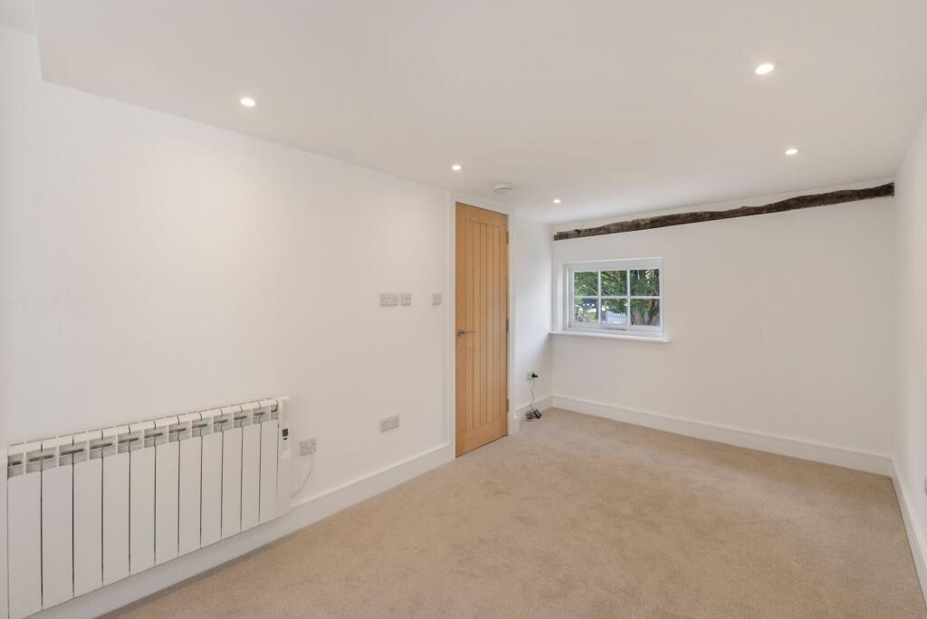 House in Tonbridge and Malling, Kent - More