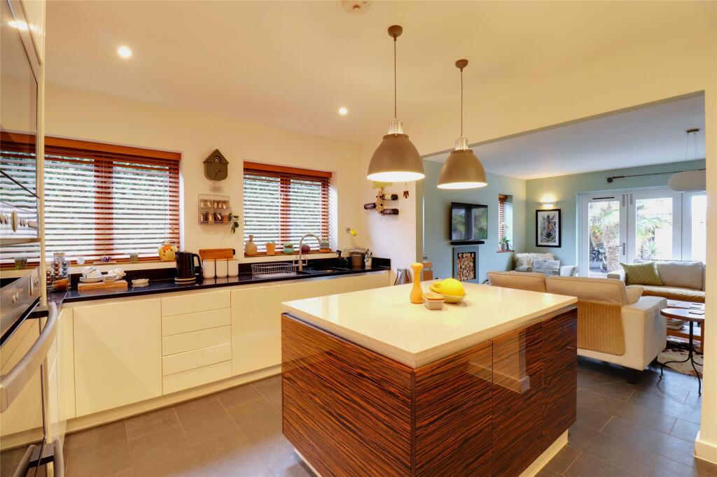 Limetree Grove, Braunton, Devon, EX33 photo 2