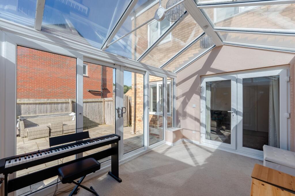Bloomfield Drive, Huntingdon, Cambridgeshire, PE29 6LD photo 4