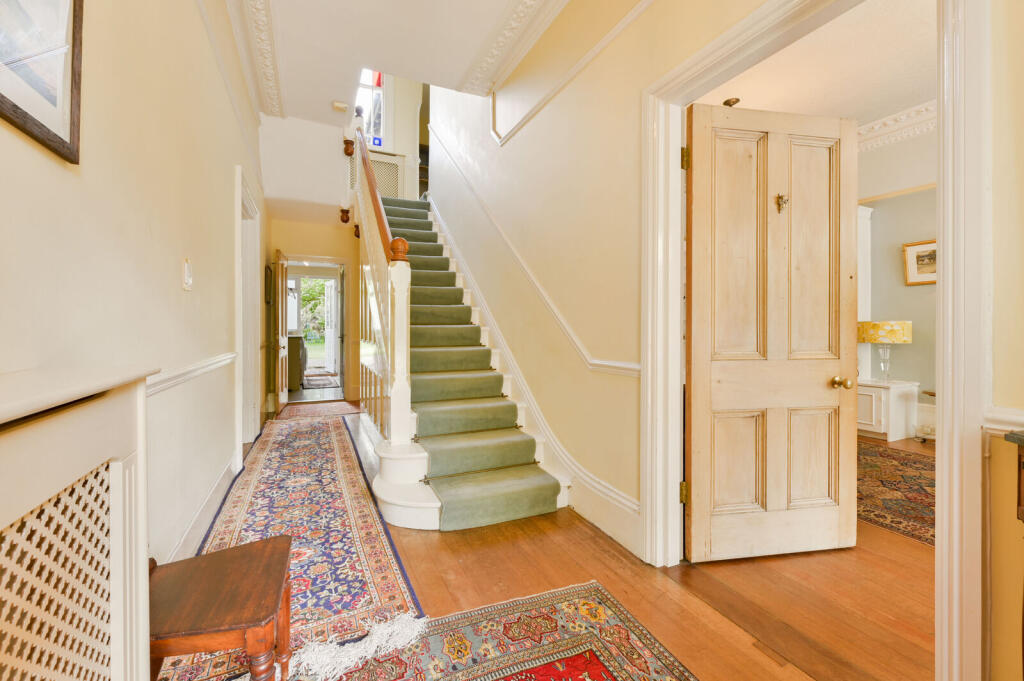 House in London - View 2