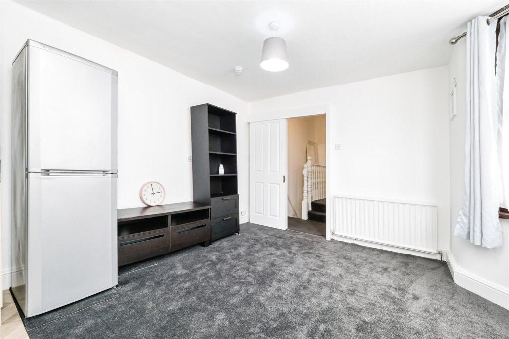 Clements Road, East Ham, London, E6 photo 4