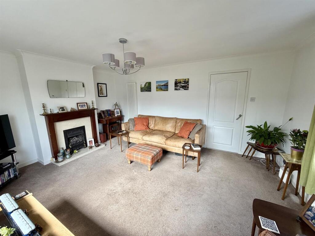 House in Kirklees, Mirfield - More