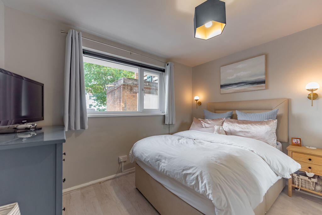 9, Hayes Court, Victoria Road North, Southsea photo 4