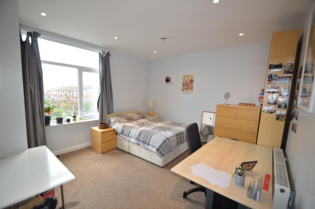 6 bedroom terraced house for rent