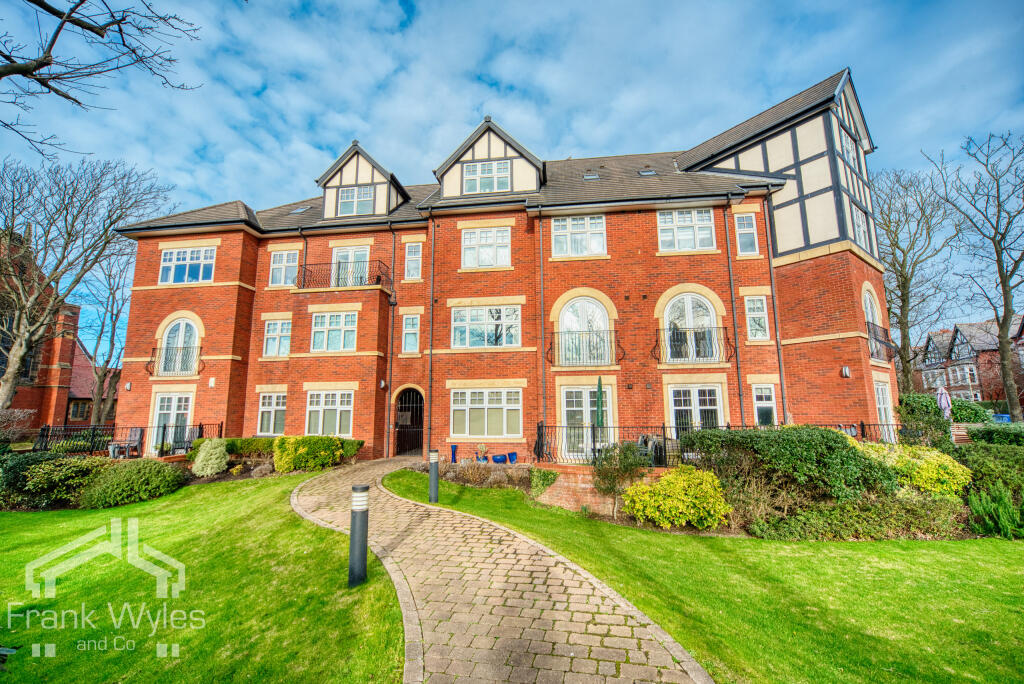 3-bed flat on Flat 19, Old Vicarage Court, 273 Clifton Drive South, Lytham St. Annes, Lancashire, £225,000