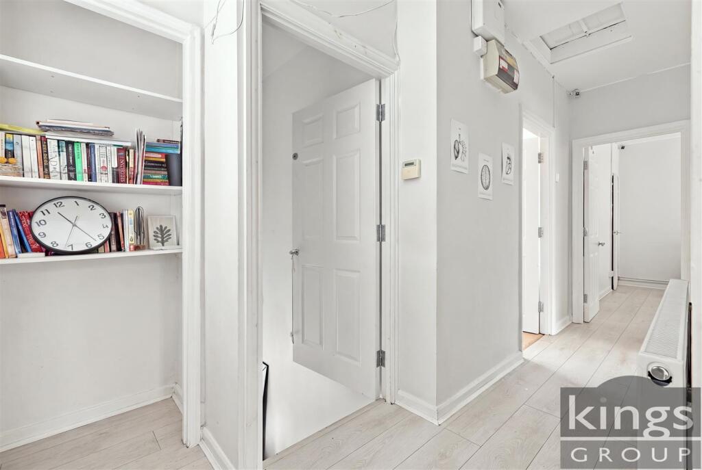 Apartment in London, West Green - More