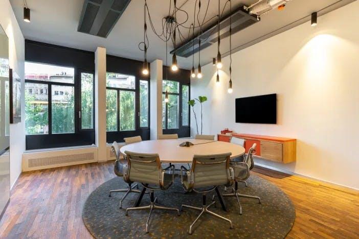 Spaces_Bleicherweg_4386_Zurich_Switzerland_MeetingRoom1_WithoutPeople.jpg