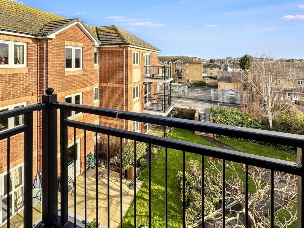 1-bed house on Hardy's Court, Dorchester Road, Lodmoor, Weymouth, Dorset, £205,000