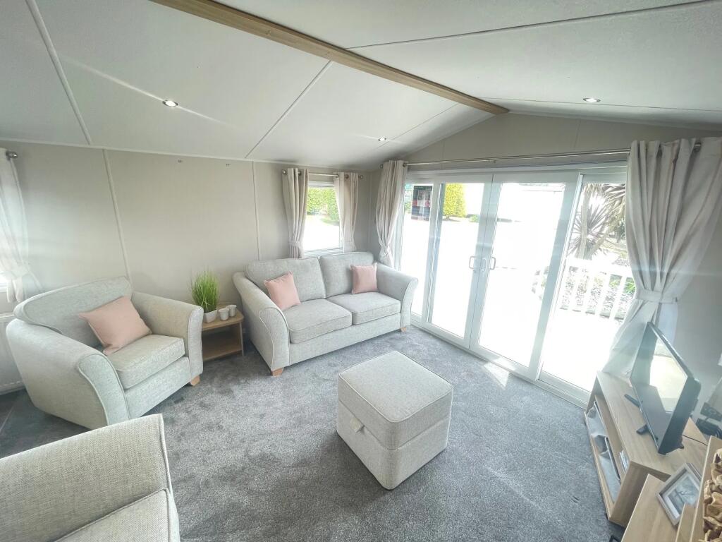 2025 Willerby Lamberhurst, Par Sands Coastal Holiday Park, Par Beach, Par, Cornwall, PL24 2AS - View 4