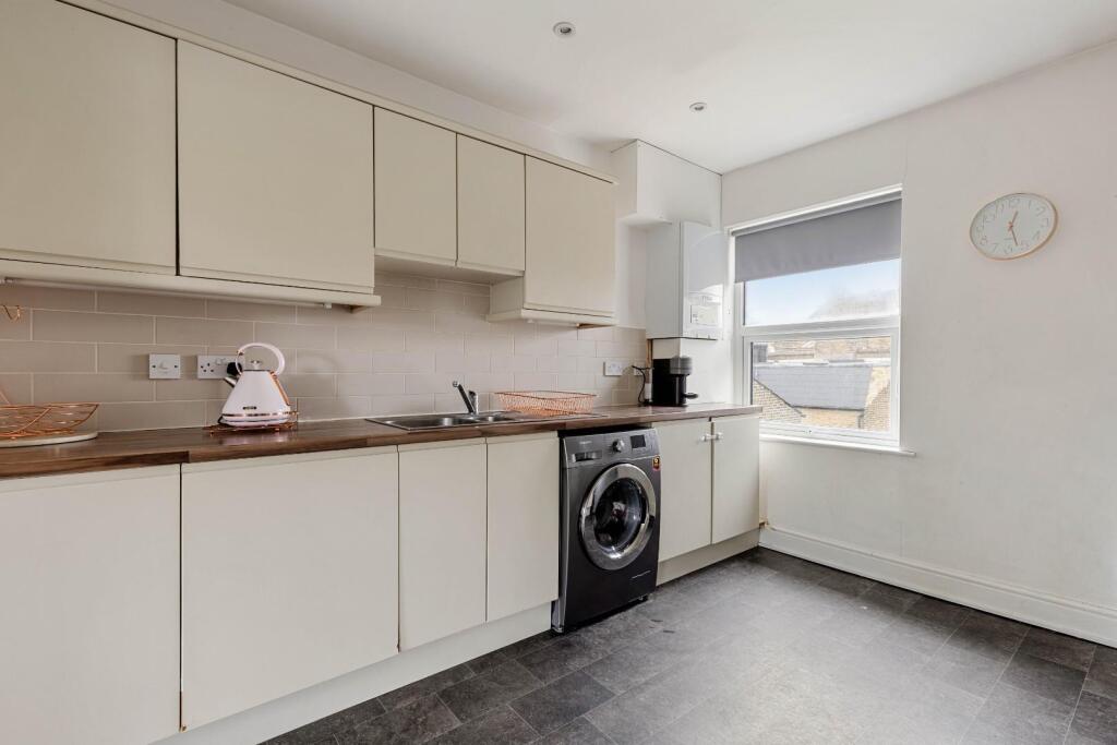Apartment in London - View 3