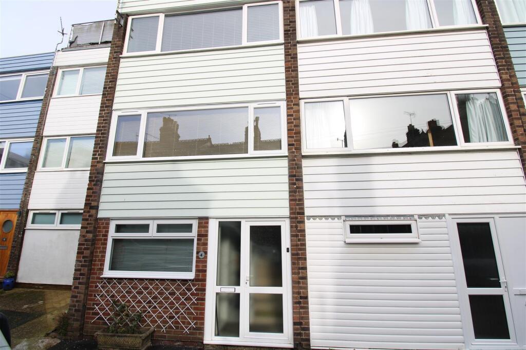 Main image of property: Sun Hill, Cowes