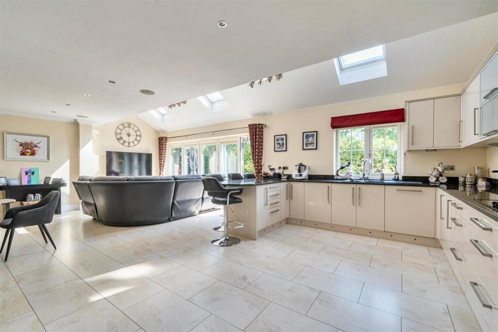 House in Aston Clinton, Buckinghamshire - View 2