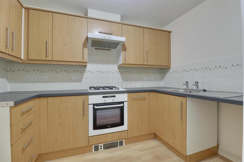 Apartment in Havant, Leigh Park - View 3