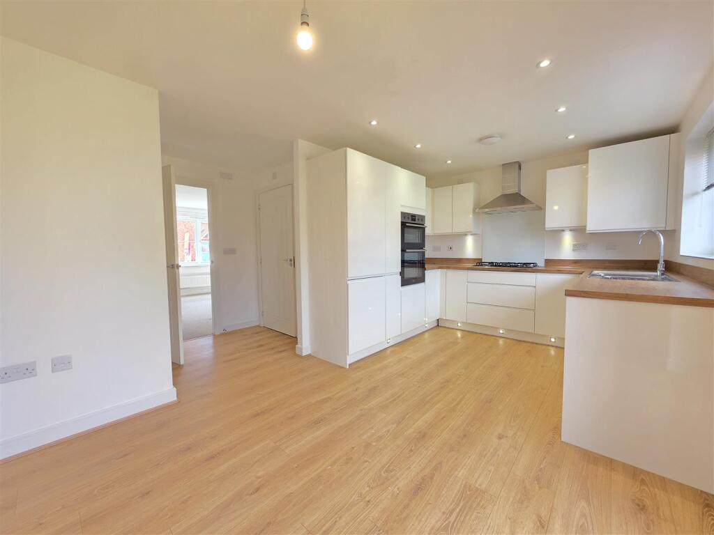 Huntsman Drive, Brockworth, Gloucester photo 2