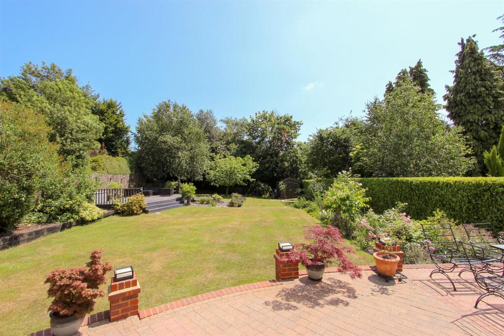 Kenilworth Close, Banstead photo 3