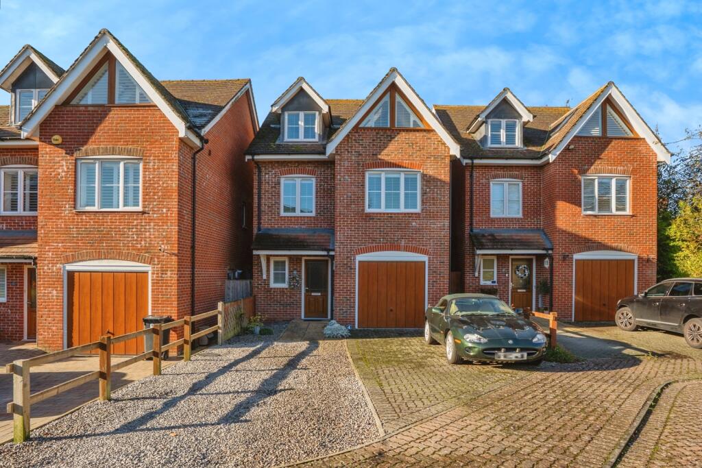 Main image of property: Waterside Gardens, Waterlooville, Hampshire, PO7