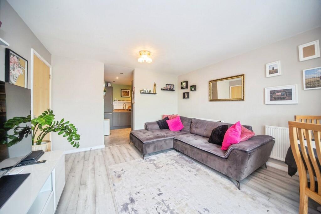 Apartment in Southampton - View 5