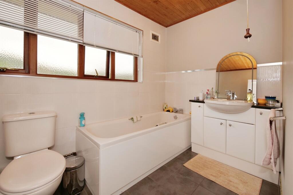 Waun Bant Road, Kenfig Hill, Bridgend photo 3