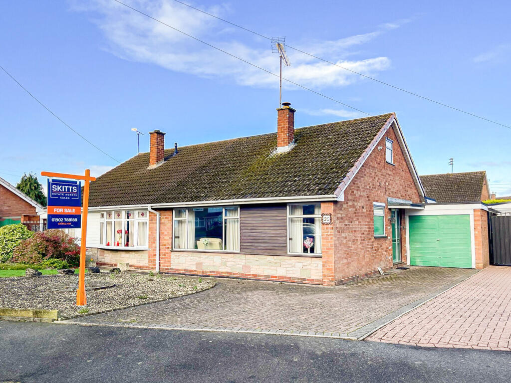 2-bed semi-detached on Grovelands Crescent, Wolverhampton, £250,000