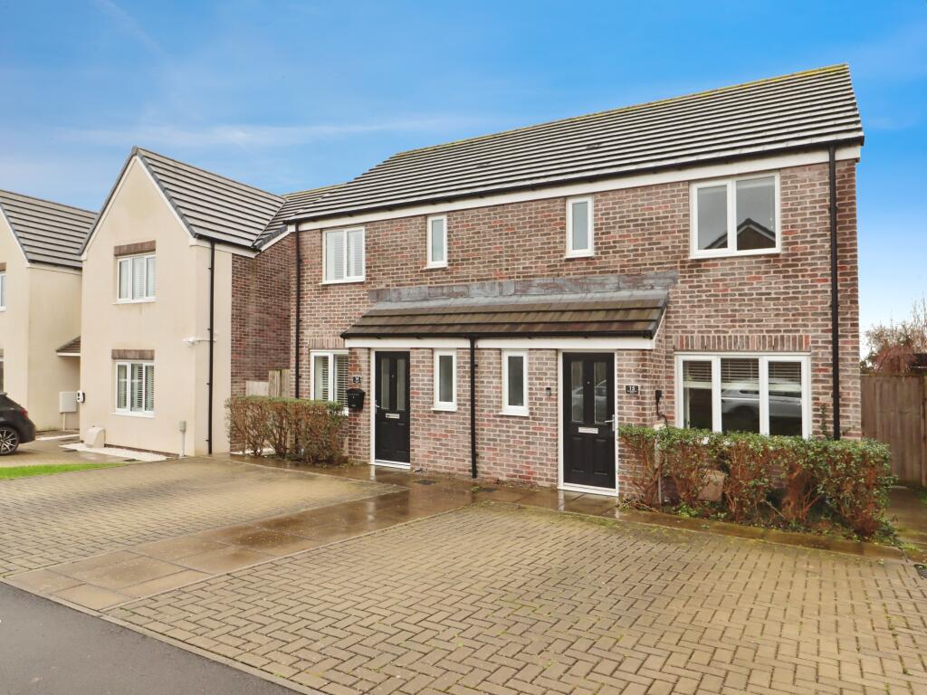 3-bed semi-detached on 55, Plasnewydd Walk, £295,000