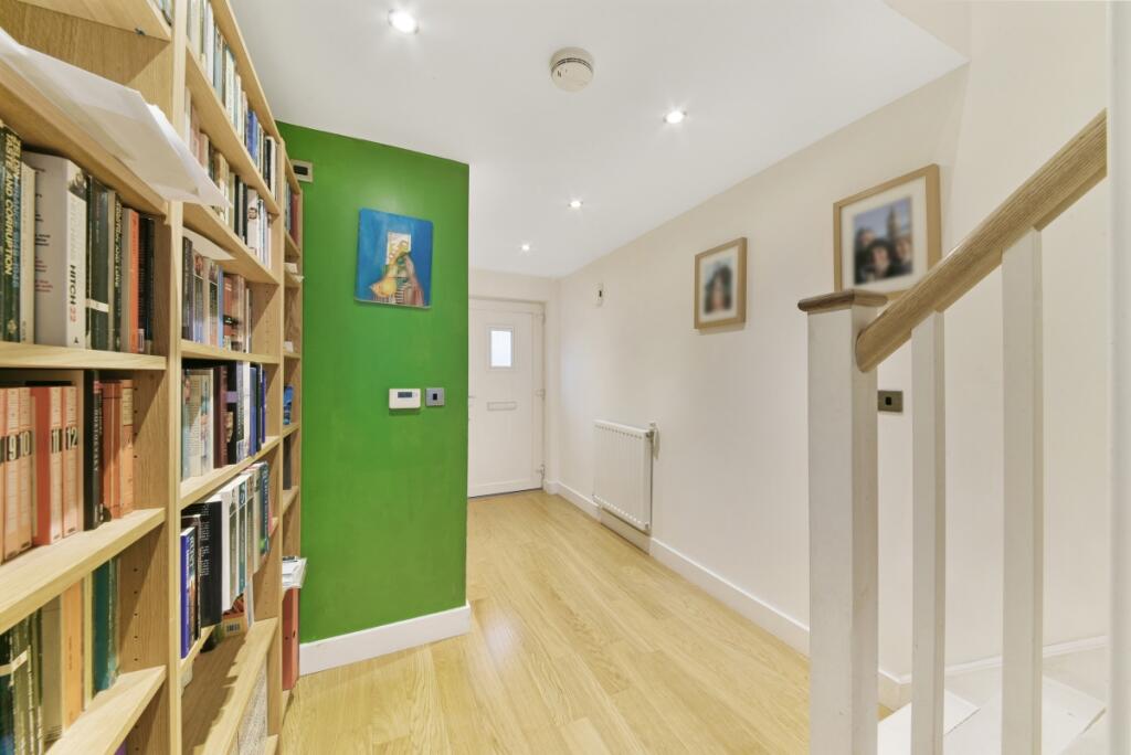House in London - View 2