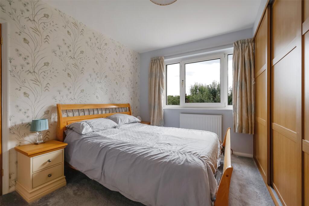 House in Reigate and Banstead, Merstham - More