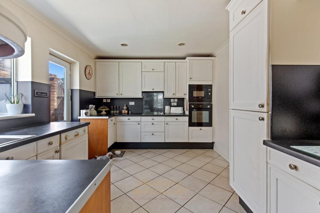 House in Crawley, Gossops Green - View 5