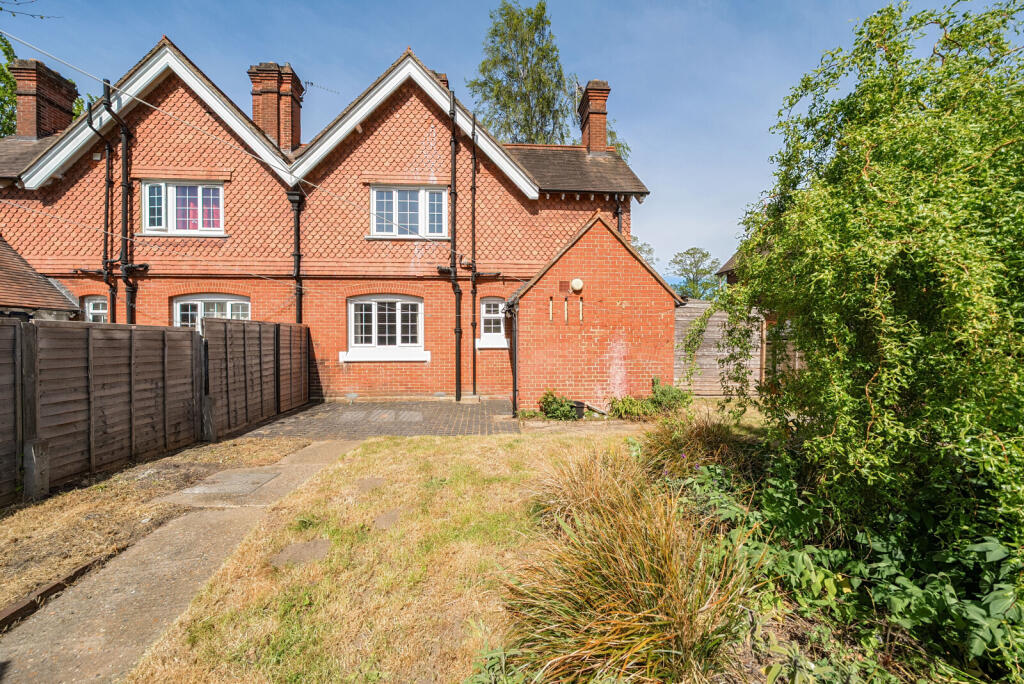 School Cottages, Mayford Green, Woking, GU22 photo 4