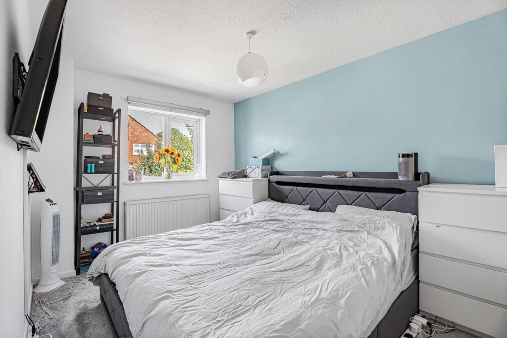 House in Wantage, Belmont Park - More