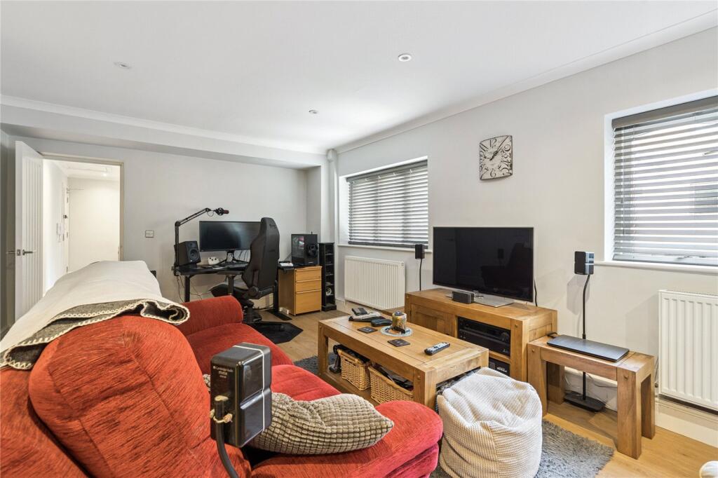 High Street, Twyford, Berkshire, RG10 - View 3