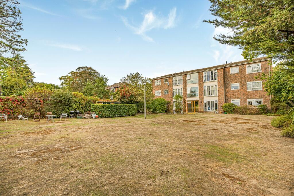 Apartment in Walton-on-Thames, Surrey - View 4