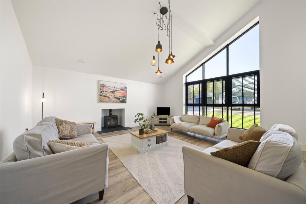 House in Maidstone, Cross-at-Hand, Staplehurst - View 3