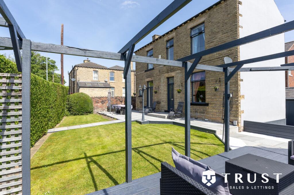 House in Kirklees, Mirfield - View 4