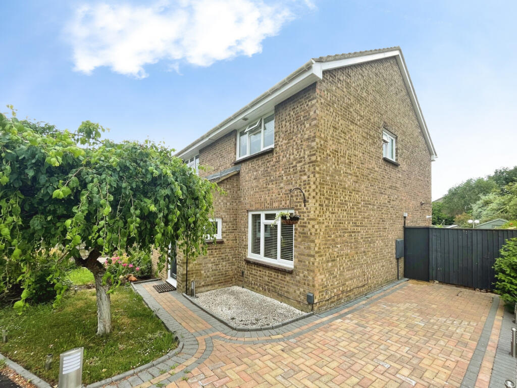 Main image of property: Meadow Way, Yarnton, OX5