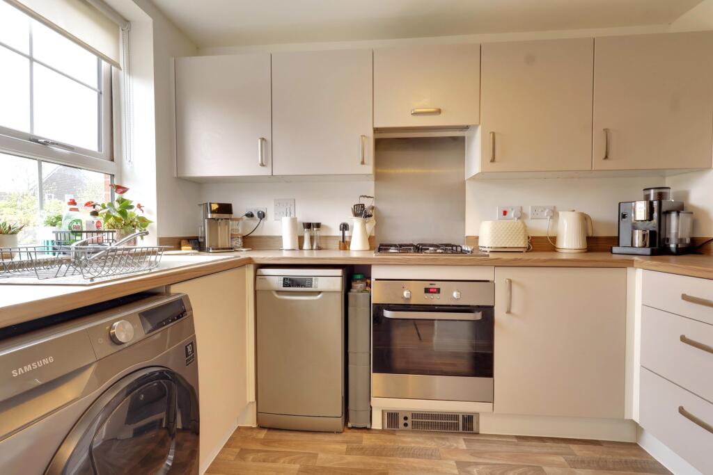 Foxglove Way, Clanfield photo 4